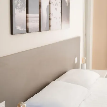 Dieci By Comorooms Apartment Como