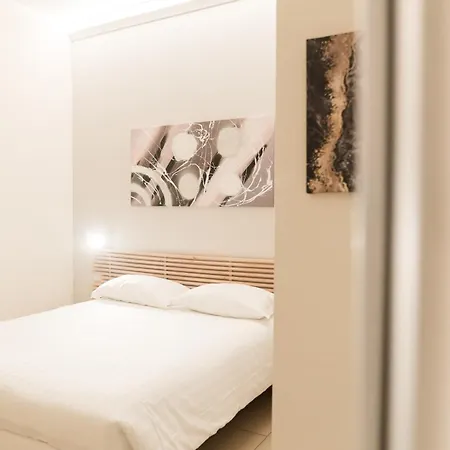 Dieci By Comorooms Apartment *