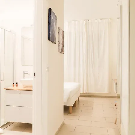 Dieci By Comorooms Apartment Como